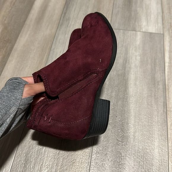 Women's Burgundy Ankle Boots - Picture 2 of 7